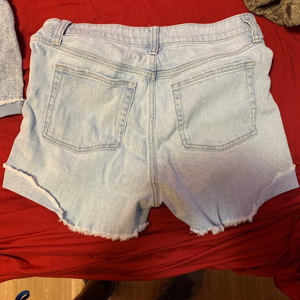 Shorts - Picture 2 of 4